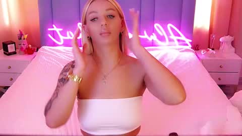 AlwaysHot online show from March 4, 2025, 6:37 am