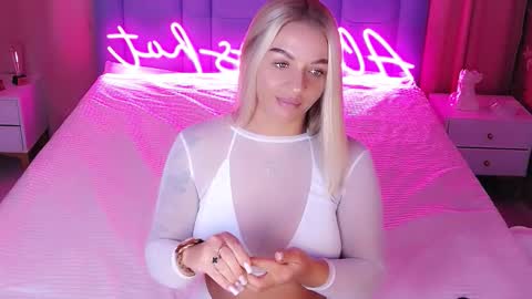 AlwaysHot online show from November 3, 2025, 2:13 am