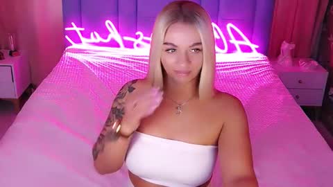 AlwaysHot online show from November 18, 2025, 3:01 am