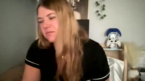 Snapshot of allyanalangel chatting on January 2, 2025, 8:02 pm allyanalangel online show from January 2, 2025, 8:02 pm