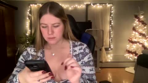 Snapshot of allyanalangel chatting on January 8, 2025, 1:53 am allyanalangel online show from January 8, 2025, 1:53 am