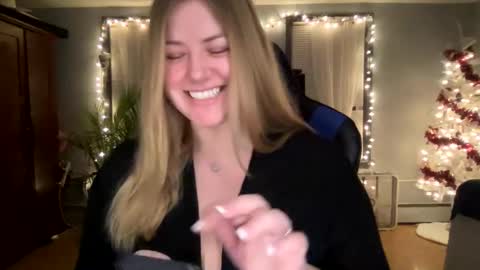 Snapshot of allyanalangel chatting on January 15, 2025, 12:09 am allyanalangel online show from January 15, 2025, 12:09 am