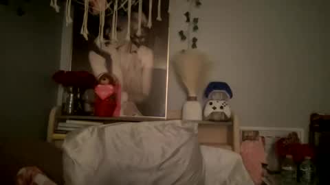 Snapshot of allyanalangel chatting on February 16, 2025, 9:37 am allyanalangel online show from February 16, 2025, 9:37 am