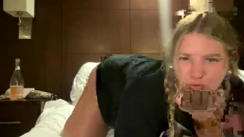 Snapshot of allyanalangel chatting on September 21, 2025, 5:20 am allyanalangel online show from September 21, 2025, 5:20 am