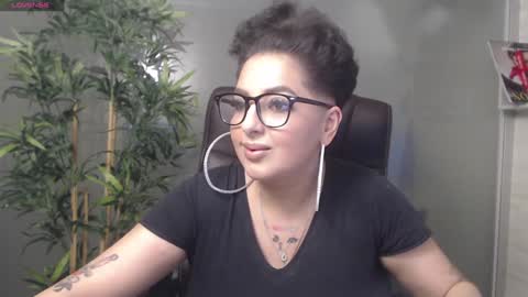 Snapshot of allyiah chatting on January 22, 2025, 9:10 pm online show from January 22, 2025, 9:10 pm