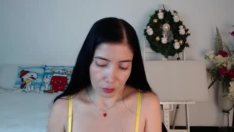 alma_art_ online show from December 2, 2025, 8:04 pm