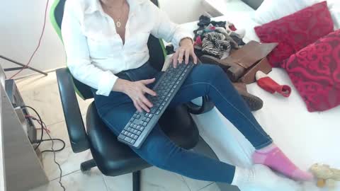 ALMA FENIX  online show from February 13, 2025, 3:14 pm