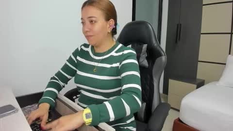 ALMA FENIX  online show from September 27, 2025, 12:32 pm