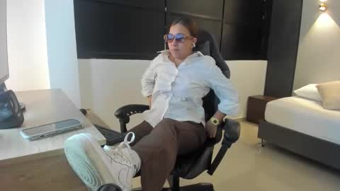 ALMA FENIX  online show from October 10, 2025, 12:26 pm