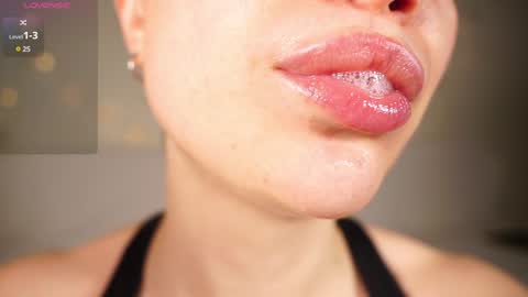Snapshot of alma_yammy chatting on January 10, 2025, 8:26 pm Alma online show from January 10, 2025, 8:26 pm