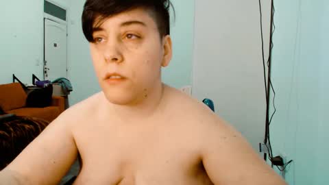 Snapshot of almondonwheels chatting on September 14, 2025, 10:09 pm Almond online show from September 14, 2025, 10:09 pm