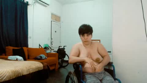 Snapshot of almondonwheels chatting on May 29, 2026, 10:30 pm Almond online show from May 29, 2026, 10:30 pm