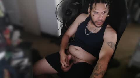 simplyfaded online show from January 1, 2025, 2:20 pm