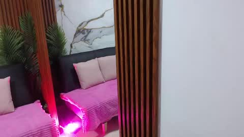 alonddra_tay online show from April 23, 2026, 11:31 am