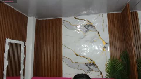 alonddra_tay online show from May 4, 2026, 11:39 am