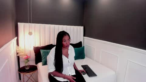 Alondra  online show from May 19, 2026, 11:38 am