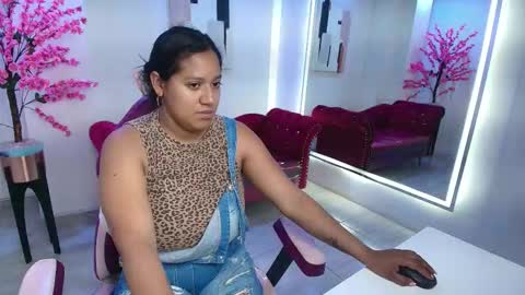 Alondra  online show from December 2, 2025, 3:34 am