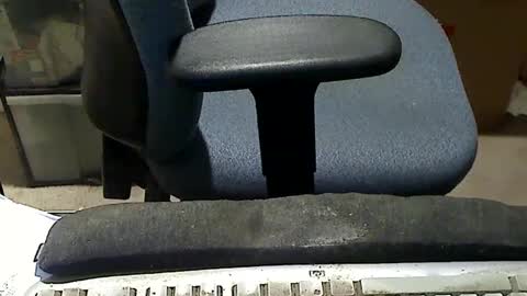 Loooopy online show from March 8, 2025, 6:37 pm