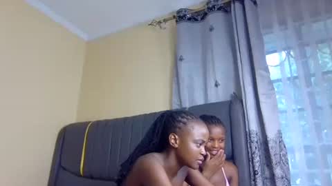 Snapshot of alora_bby chatting on November 16, 2025, 12:22 pm Elly online show from November 16, 2025, 12:22 pm