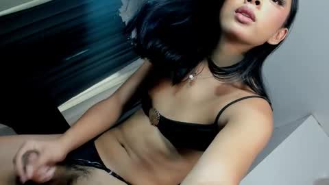 Snapshot of aloraminxx chatting on October 27, 2025, 4:05 am Shane online show from October 27, 2025, 4:05 am