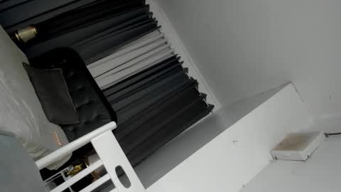 Snapshot of aloraminxx chatting on December 4, 2025, 2:37 pm Shane online show from December 4, 2025, 2:37 pm