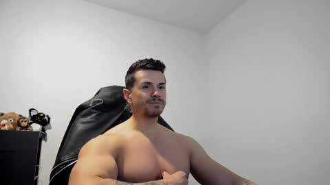 LeatherMaster online show from April 18, 2026, 7:07 pm