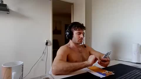 Snapshot of alphah_hunk chatting on January 17, 2026, 1:27 pm alphah_hunk online show from January 17, 2026, 1:27 pm