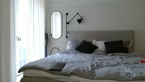 alphahung23 online show from November 25, 2025, 8:47 am