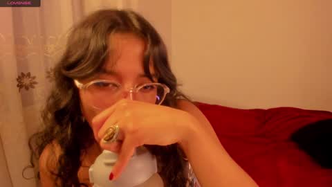 Snapshot of aluna_0310 chatting on December 5, 2024, 11:07 pm . . online show from December 5, 2024, 11:07 pm