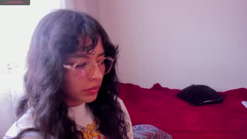 Snapshot of aluna_0310 chatting on December 23, 2024, 8:47 pm . . online show from December 23, 2024, 8:47 pm