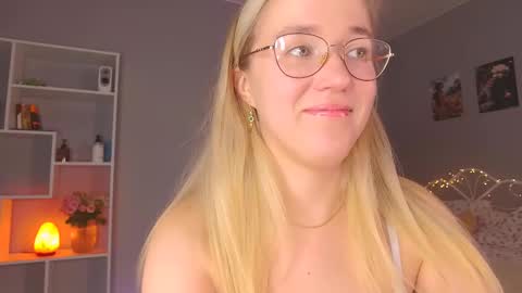 Snapshot of aluntick chatting on February 25, 2025, 8:09 pm Amelia NEXT STREAM  online show from February 25, 2025, 8:09 pm