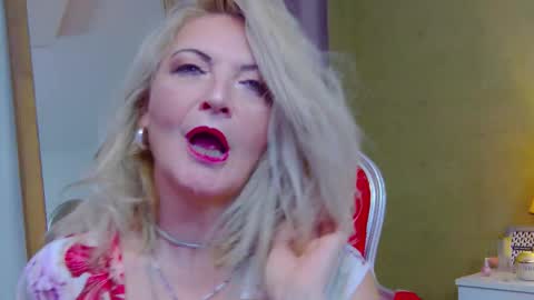 Snapshot of alura_jenson_ chatting on September 12, 2025, 5:35 pm Alura Jenson online show from September 12, 2025, 5:35 pm