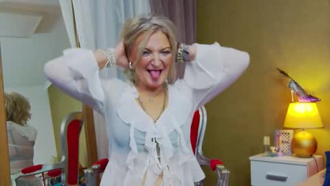 Snapshot of alura_jenson_ chatting on October 22, 2025, 8:41 pm Alura Jenson online show from October 22, 2025, 8:41 pm