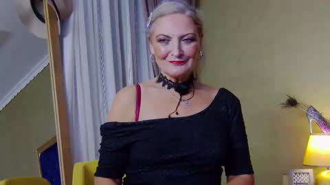 Snapshot of alura_jenson_ chatting on November 4, 2025, 8:30 pm Alura Jenson online show from November 4, 2025, 8:30 pm