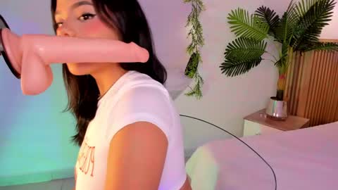 Snapshot of aly_leee chatting on April 18, 2026, 6:23 pm aly_leee online show from April 18, 2026, 6:23 pm