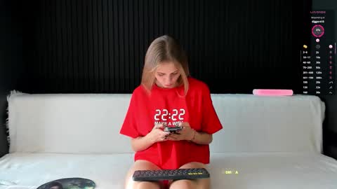 Snapshot of alyona_24 chatting on September 22, 2025, 12:40 pm Alena online show from September 22, 2025, 12:40 pm