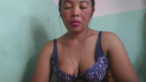 alypierette online show from May 12, 2026, 4:42 am