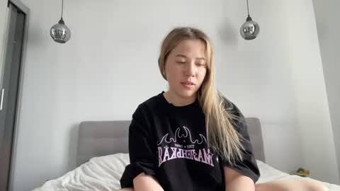 Snapshot of alyrasun chatting on June 27, 2026, 12:22 pm Al online show from June 27, 2026, 12:22 pm