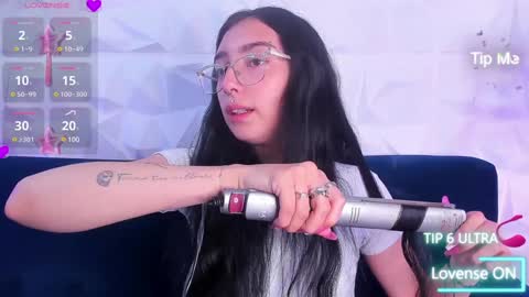 Snapshot of alys_molly chatting on January 14, 2025, 11:10 am sopie online show from January 14, 2025, 11:10 am