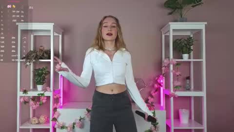 Vanessa online show from September 18, 2025, 4:42 pm
