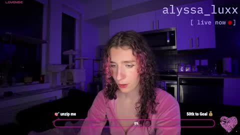 Snapshot of alyssa_luxx chatting on February 12, 2026, 8:42 am Alyssa online show from February 12, 2026, 8:42 am