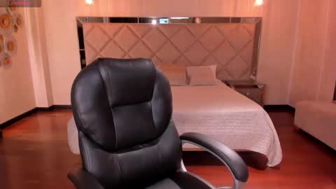 Aly  online show from October 21, 2025, 11:22 am