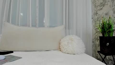 alysamillan online show from December 9, 2024, 6:01 am