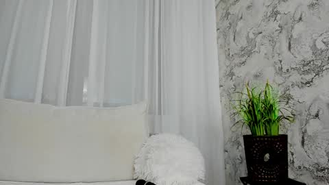 alysamillan online show from December 10, 2024, 10:17 am