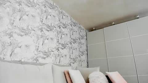 alysamillan online show from January 11, 2025, 11:56 am