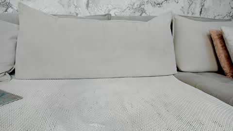 alysamillan online show from January 12, 2025, 2:52 pm