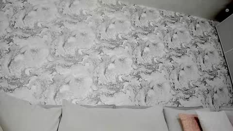 alysamillan online show from January 18, 2025, 7:59 am