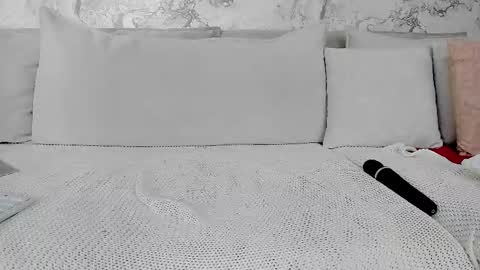 alysamillan online show from February 9, 2025, 1:25 pm