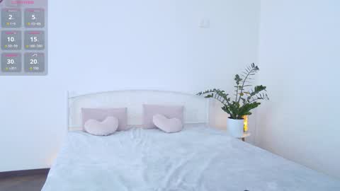 Alyx online show from September 23, 2025, 6:05 am