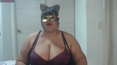 amaia_char online show from April 15, 2026, 12:01 pm